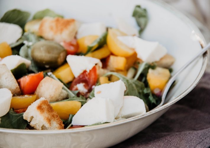 Panzanella Rezept für toskanischen Brotsalat